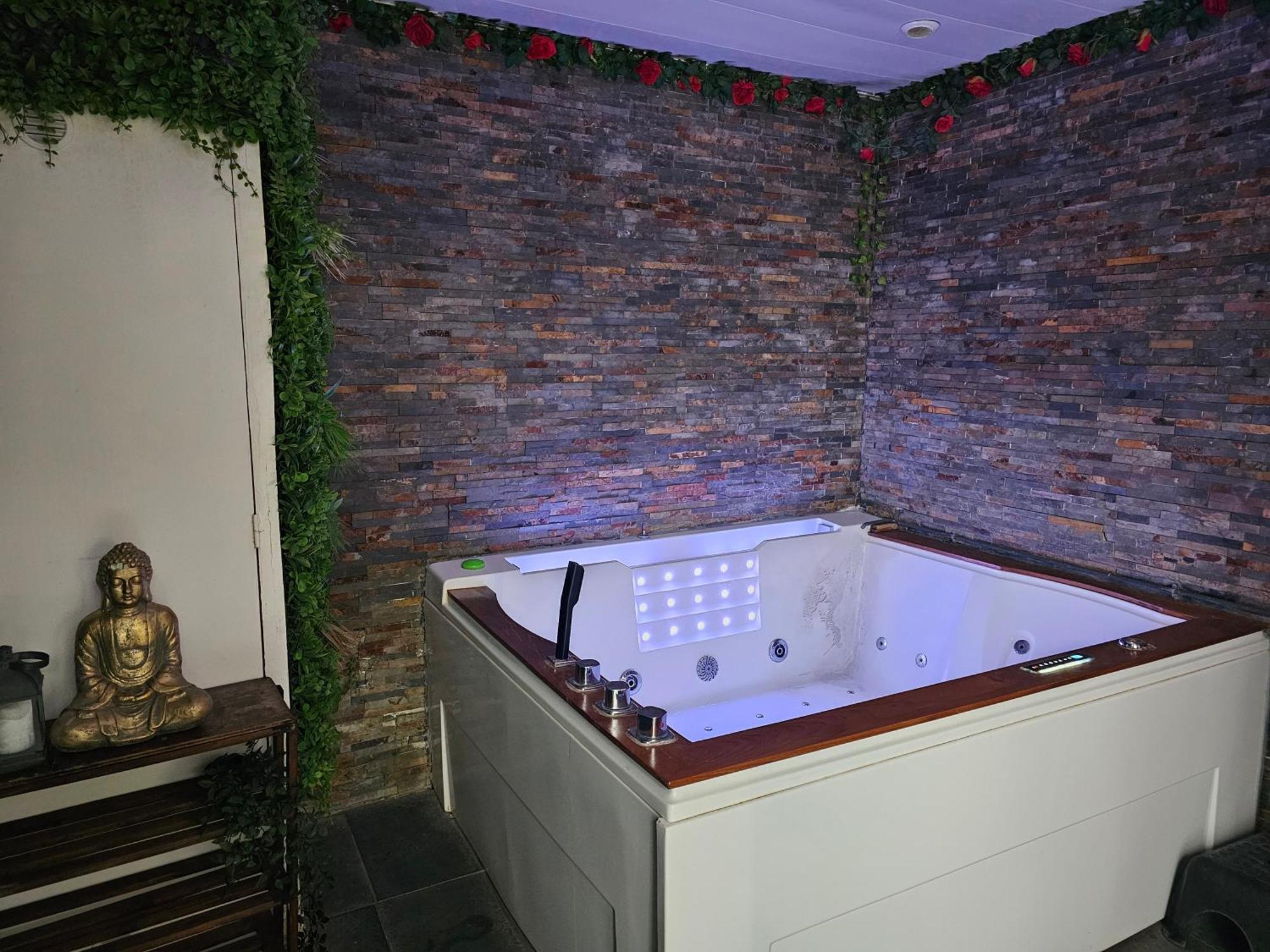 Les Bulles Medievales - Appartement Dedie Au Bien Etre Avec Spa - Netflix Et Wifi - Climatisation Carcassonne Dış mekan fotoğraf